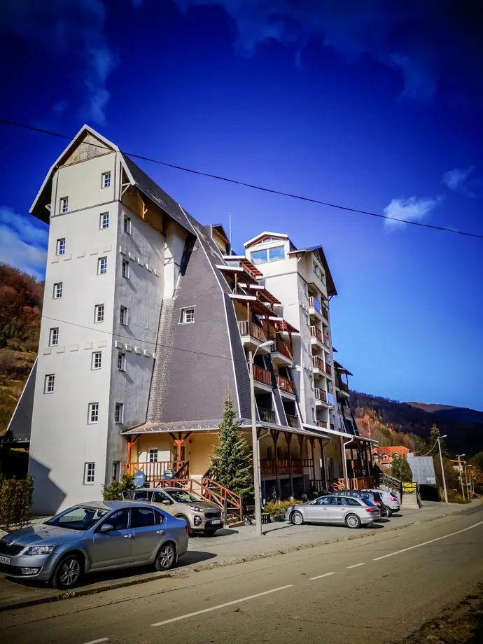 Zgrada Sunčani apartmani u Brzeću